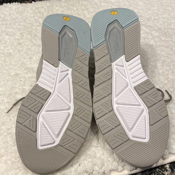 Athletic_Shoes